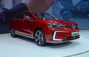 北汽eu5(北汽eu5新能源汽车价格)