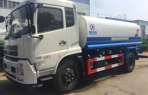 洒水车(洒水车价格多少钱一辆哪里有卖)