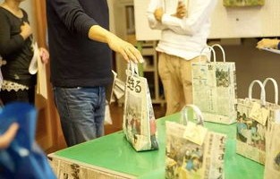 内地游客香港换钱遭遇歧视，贫穷并非原罪