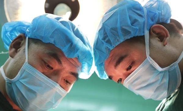 青春之痛——18岁女孩关煤气意外爆炸，面临植皮手术