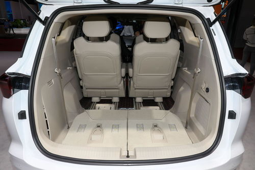 五菱凯捷2022款七座图片(五菱凯捷2022款七座图片及报价内室)