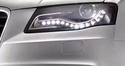 荣威电动汽车(荣威电动汽车充电故障灯闪)