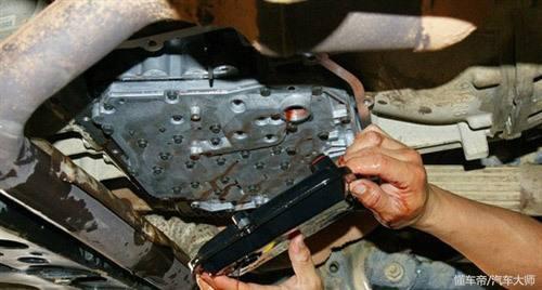 变速箱油多长时间换一次(凯美瑞变速箱油多长时间换一次)