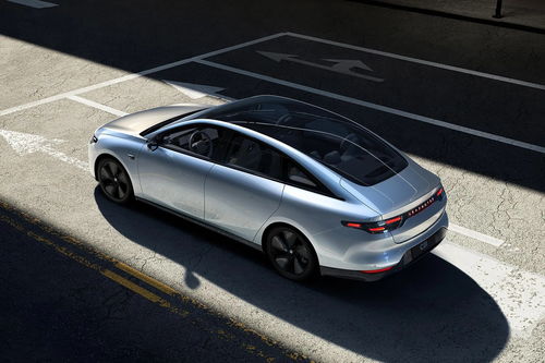 零跑c01(零跑c01后座出去按哪里)