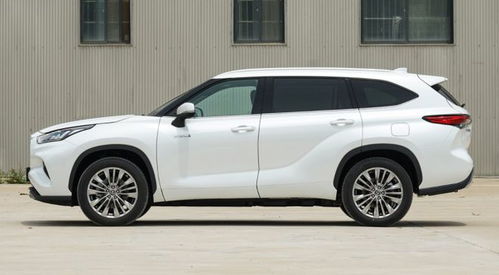 丰田中型suv车型大全(丰田中型suv报价及图片)