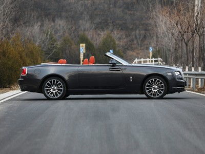 劳斯莱斯跑车图片(劳斯莱斯跑车图片大全大图高清)