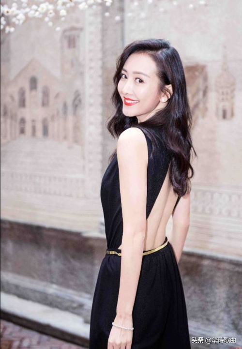 笑场瞬间——高冷模特的温暖反应