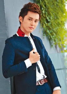 朱一龙造型与TVB演员吴启华的奇妙相似,跨越时空的明星魅力 朱一龙造型与TVB演员吴启华的奇妙相似,跨越时空的明星魅力