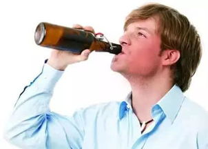 喝酒脸红的人易患两种癌，警惕酒精与健康风险