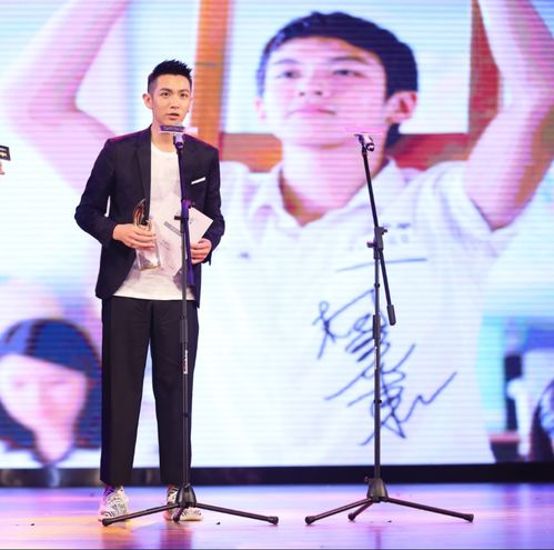 金扫帚奖提名揭晓，沈腾与向佐入围，谁将摘得桂冠？