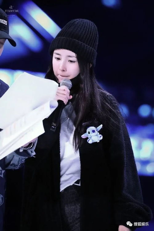 沈腾舞台下的甜蜜小插曲，偷吃饼干被抓拍