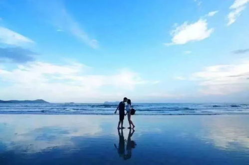 重返三亚沙滩，小伙埋藏行李一年后重拾旧梦