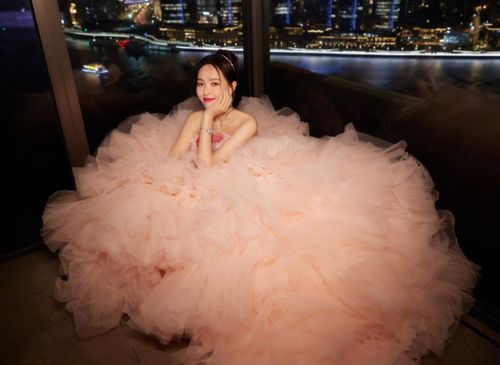 百万珠宝的微薄价值——女孩偷拿妈妈珠宝卖60元背后的故事