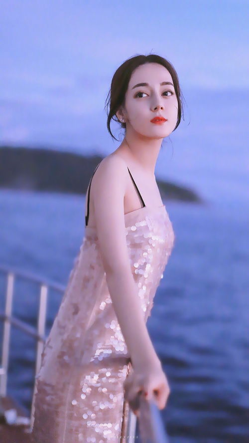 蓝盈莹春晚彩排妆容，贵气之美，璀璨绽放