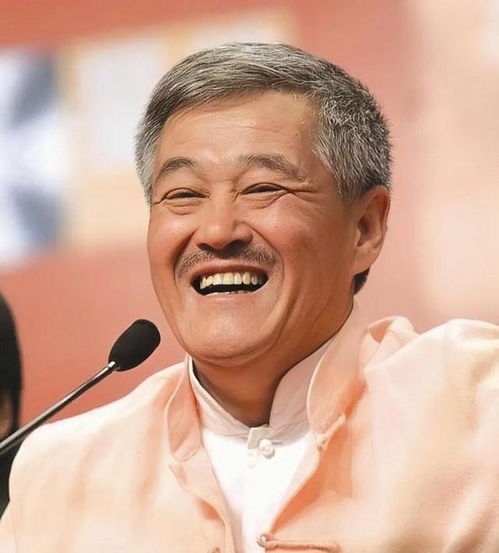 赵本山满头白发为儿女庆生，父爱的深沉与时光的痕迹