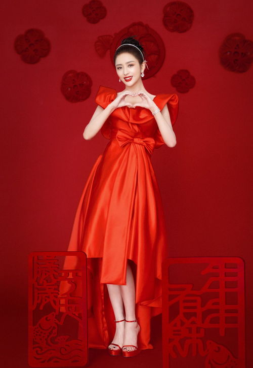 佟丽娅晒美照拜年，新春佳节共赏美丽瞬间