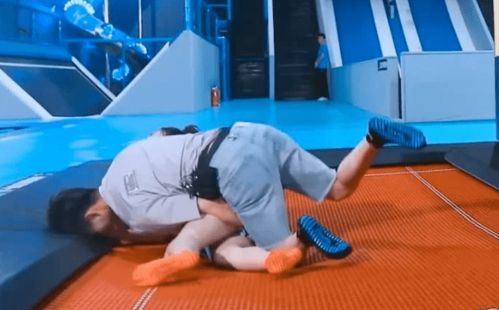 男子玩蹦床意外摔成九级伤残，安全警示与责任探讨