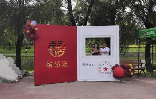 民政部新举措，鼓励在公园设立婚姻登记机关