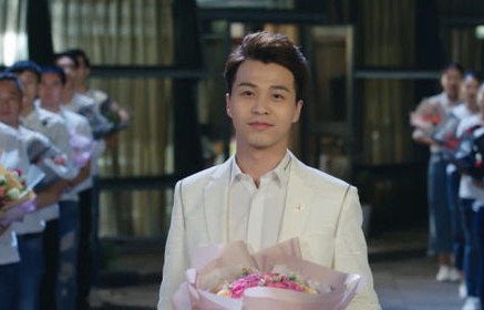 短剧替嫁后，总裁夫人她马甲爆了——一场华丽转身的逆袭之旅