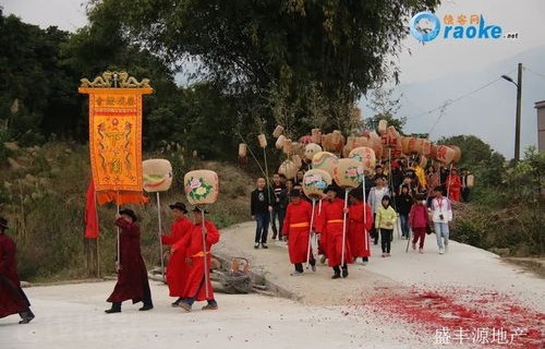 天下第一财神庙盛况,凌晨时分人潮涌动,祈福求财声声不息