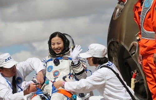 航天员归来，仿佛坐在炼丹炉里回地球