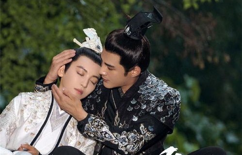 锦衣之恋，女扮男装后的爱情篇章