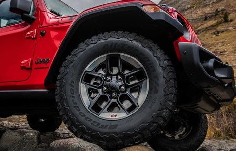 女士小型jeep牧马人价格(女士牧马人越野车报价)