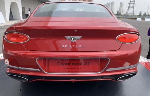 可以坐4个人的敞篷跑车(四人坐敞篷)