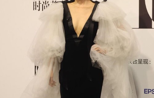 于适时尚芭莎二月刊封面，时尚新风尚的引领者