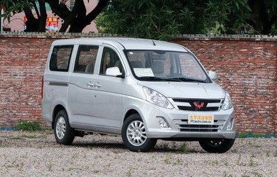 五菱荣光v报价及图片(五菱荣光v报价及图片 价格 参数)