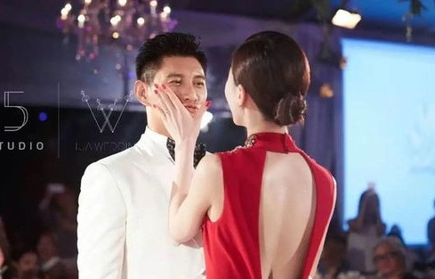 高圆圆与赵又廷,背后拥抱的甜蜜瞬间