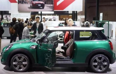 开宝马mini的女孩都是什么人(女生开什么车显得高贵)