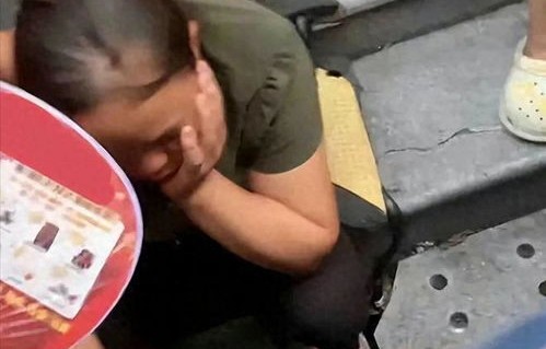 警方通报，农田水沟内发现无名女尸，疑点待解