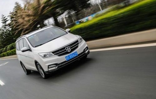 宝骏730自动挡7座(宝骏730自动挡7座拉货)