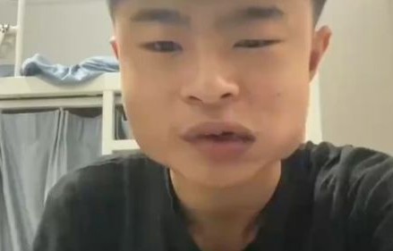 小伙嚼槟榔八年，瓜子脸变方块脸——槟榔之害的警示