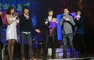 音乐人老狼助阵,为郑钦文比赛挑边