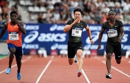 覃海洋两天两冠，两破亚洲纪录的辉煌时刻