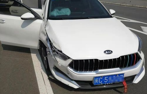 迈巴赫漏水事件，十天损失80万，4S店如何回应？