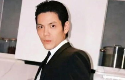 向佐回应扇李小龙模仿者巴掌事件，尊重与理解的重要性