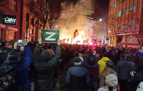 武契奇深夜为辛勤工作的中国建筑工人送夜宵的暖心故事