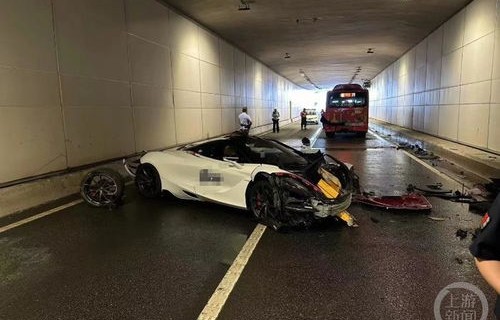 男子租迈凯伦带女孩拍照,意外发生后他选择跑路?