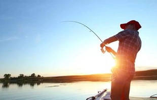 四川钓鱼奇闻，男子意外钓起一具尸体