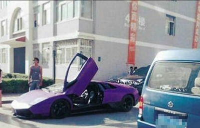 挖呀挖黄老师疑开豪车引热议，公众关注背后的教育与社会现象