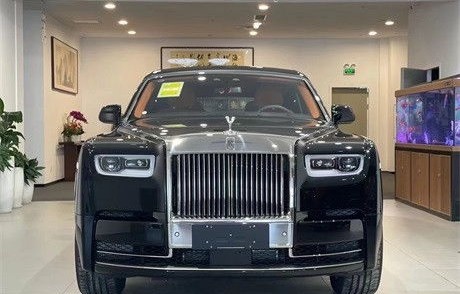 劳斯莱斯幻影7000万加长版(劳斯莱斯幻影790万)