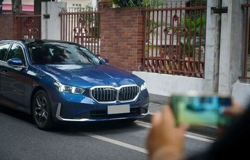 开宝马5系都是穷人(开宝马5系都是穷人开的吗)