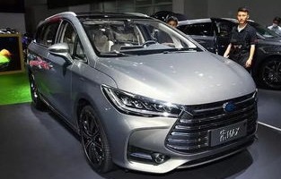 比亚迪宋混动版价格(比亚迪宋混动版价格油电两用)