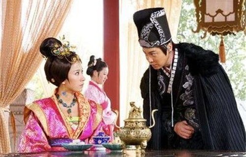 短剧盛宴，皇上，废后她又双叒掉马了（80集）