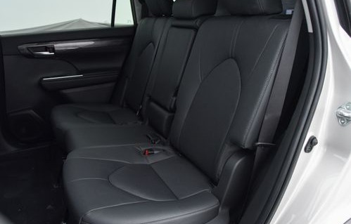 汉兰达和皇冠陆放哪个好(汉兰达和皇冠陆放哪个好开)