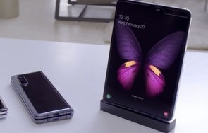 三星翻盖折叠手机最新款价格(三星最新款手机折叠款报价)