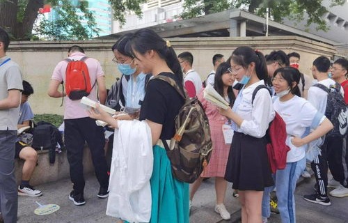 内地学生遭遇诈骗损失近千万，李家超积极回应